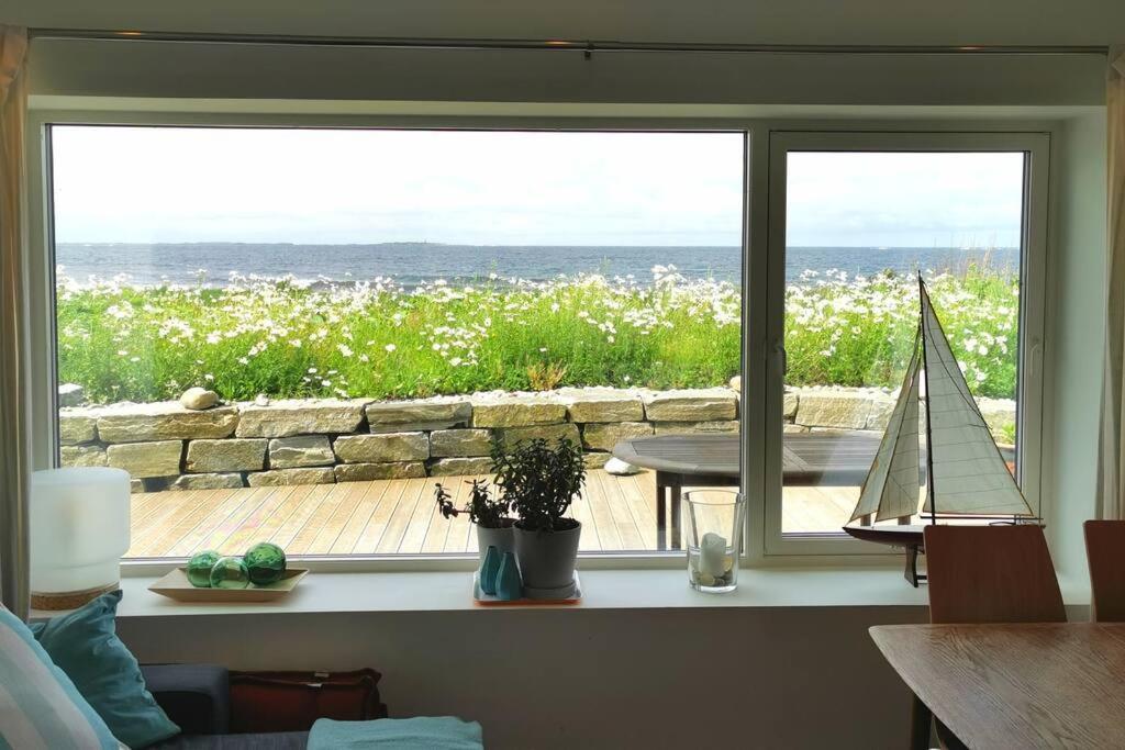Beach Front Appartments In Design Eco-Villa Ulsteinvik Oda fotoğraf
