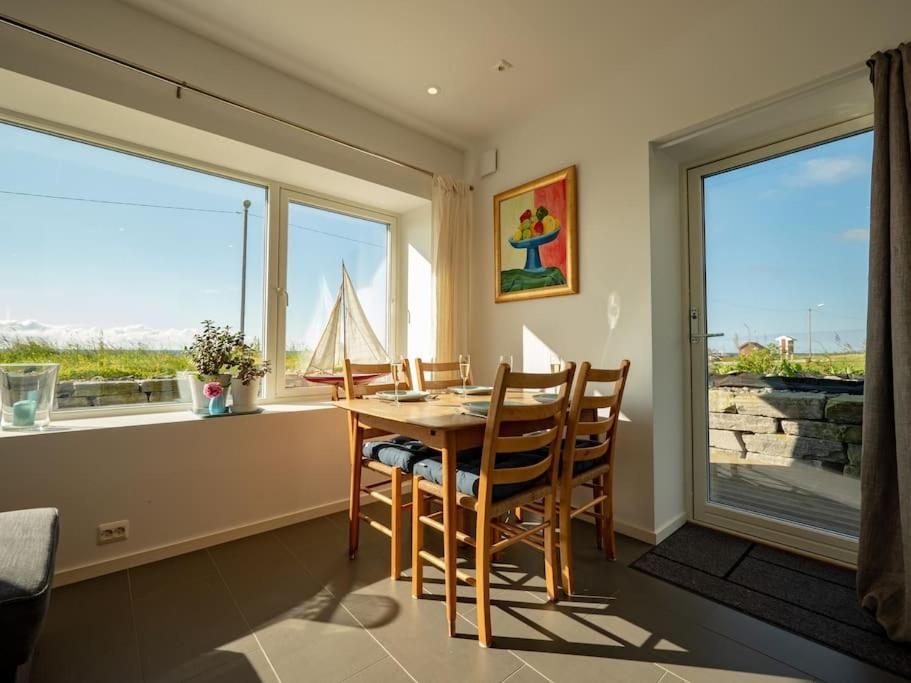 Beach Front Appartments In Design Eco-Villa Ulsteinvik Oda fotoğraf